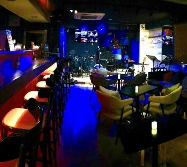 【15名様以上での貸切可能です!】バンドやライブイベント等でご利用されたい方はぜひお気軽にご利用ください!プロユースの音響設備を整えておりますので、みんなで盛り上がること間違いなしです!楽器のレンタルもございます。