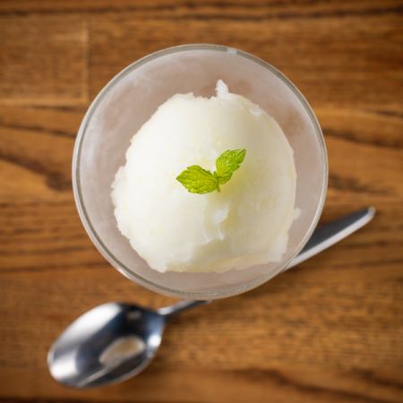 Melt-in-the-mouth ice gelato (lemon)