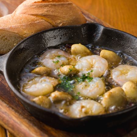 海老とマッシュルームのアヒージョ