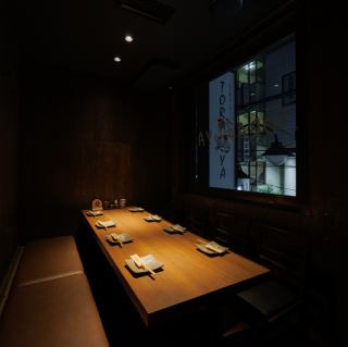 カジュアルな集まりから、特別な日のディナーまで、多彩なシーンでご利用いただけます。美味しい料理とドリンクを満喫。会話が弾むこと間違いなし★【高槻市/昼飲み/焼き鳥/串/肉/釜めし/居酒屋/ランチ/女子会/飲み放題/誕生日/記念日/個室/鍋/接待/ビアガーデン】
