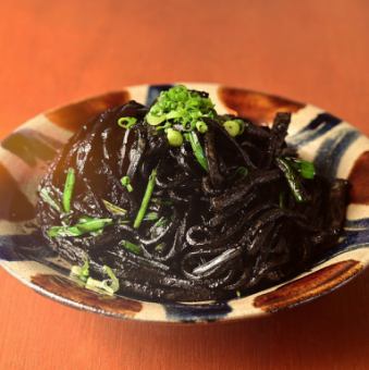 Squid ink fried noodles