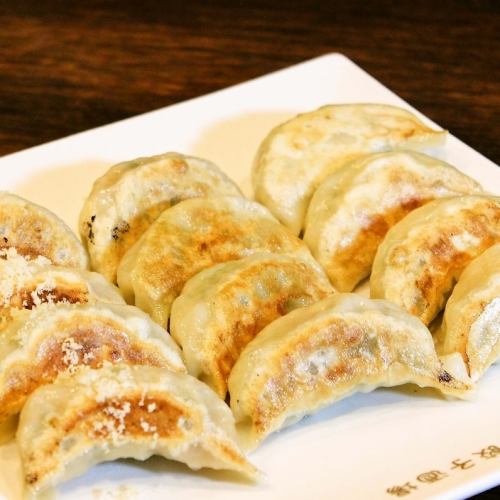 Most Popular ★ Hot Gyoza Gyoza Handmade at the Store