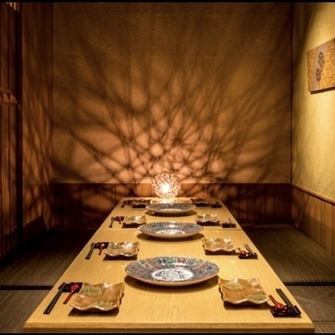 【少人数向け個室◎プライベートに◎】大切なご宴会にもご利用いただける、落ち着いた雰囲気が自慢です。ご希望の人数に合わせてご対応いたします！ゆったりとした一夜をお愉しみいただけます！(新橋/個室/居酒屋/喫煙/飲み放題/3時間/宴会/歓送迎会/日本酒/地鶏/デート/記念日/鍋)