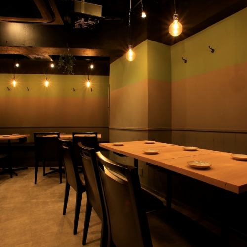 Table seats recommended for small parties such as group dates and girls' nights.The chic atmosphere is perfect for having fun with friends. We also offer a course menu perfect for banquets, so please feel free to use it!