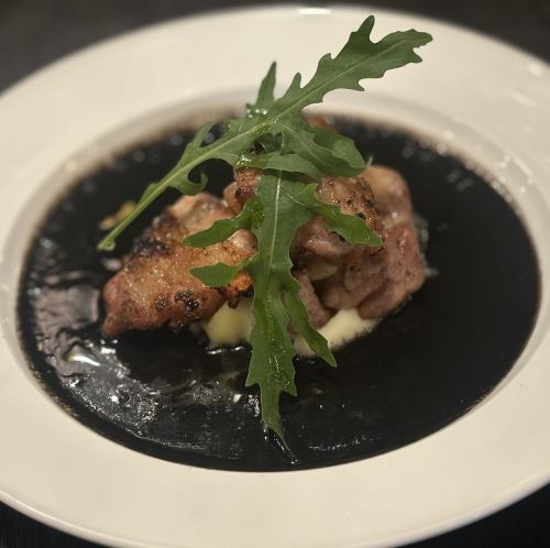 大山鶏の炭火焼き～イカスミソース～