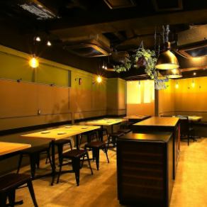 We accept reservations for private parties for up to 30 people seated or 40 people standing! Please feel free to contact us regarding your budget and other details.