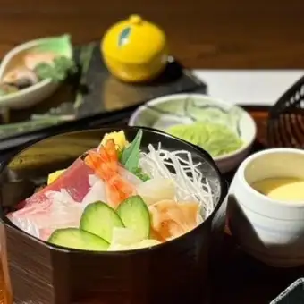 【海鮮ランチ 海鮮丼】