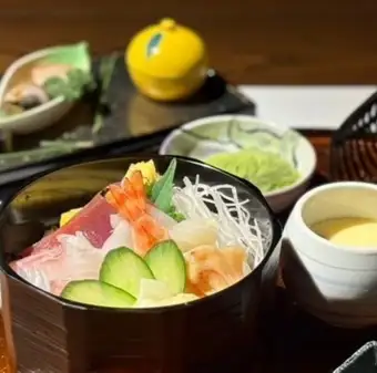 【海鮮ランチ　海鮮丼】
