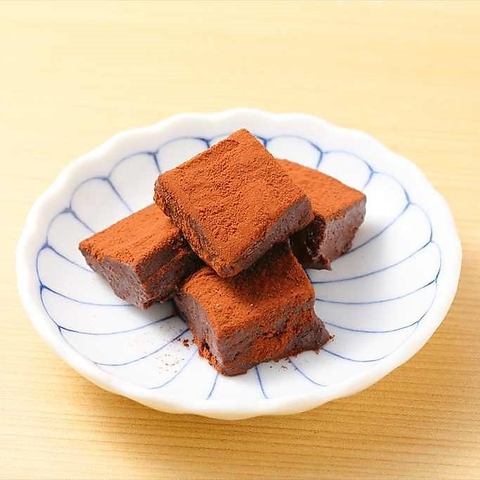 Raw chocolate made with Japanese sake