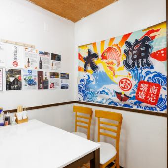 5名様から最大10名様までのグループで、「個室感覚」で利用できるのが小上がり席の魅力です。