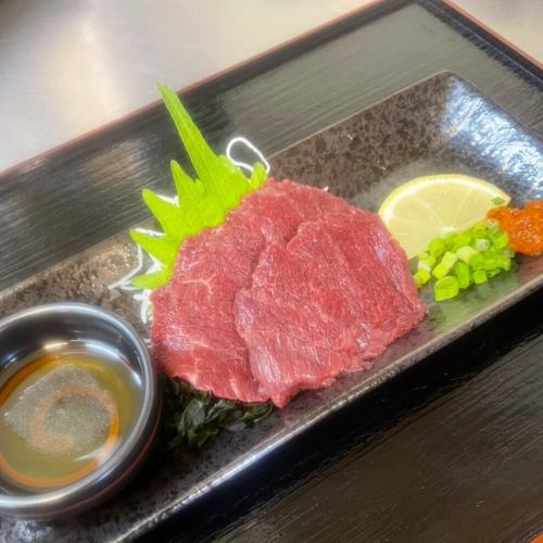 【希少】福島県会津産こだわりの馬刺し！特製辛味噌で味わう赤身の旨味は日本酒と相性抜群