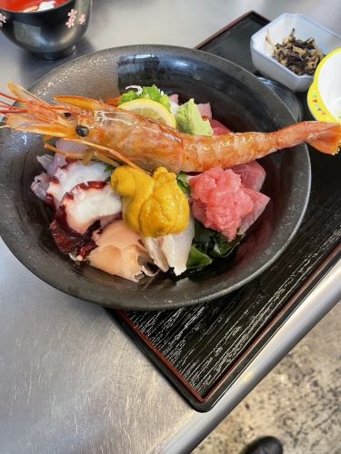 特選海鮮丼