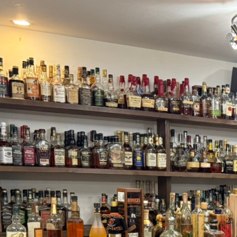 Enjoy 1,000 types of American whiskey