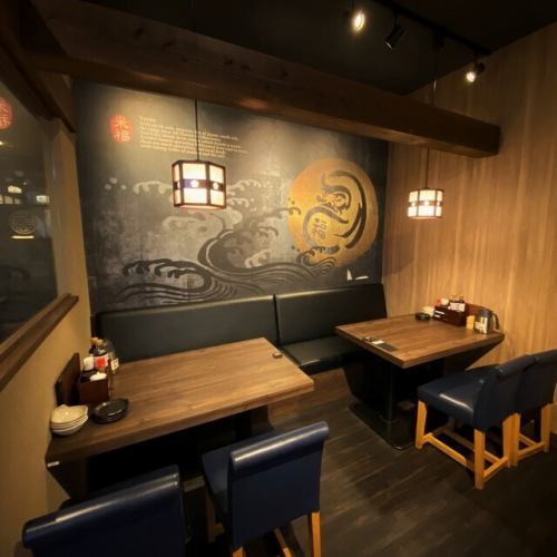 This is a private room that can accommodate up to six people.It can be used for a variety of occasions, such as drinking parties with friends or colleagues. The private rooms allow you to relax and enjoy your meal without worrying about those around you. The seats are spacious, so you can relax without any worries.