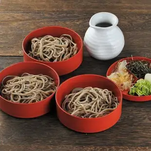 旅の〆はコレ！名物３段　割子そば
