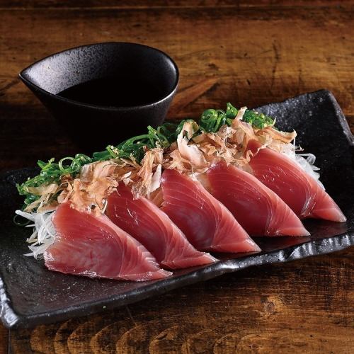 Kagoshima Prefecture bonito covered in green onions (Kyushu soy sauce and Minamisatsuma daidai ponzu sauce)