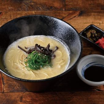 名物濃厚九州ラーメン～豚骨と鶏白湯のWスープ～