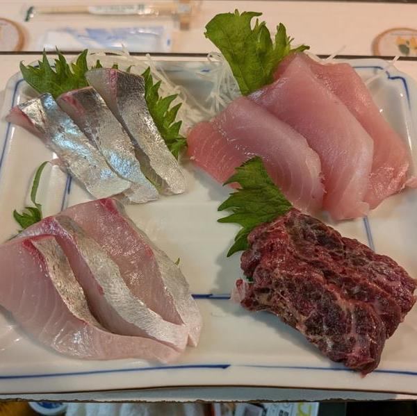 仕入れにこだわりお造り、煮魚、焼き魚を日替りで提供致します！