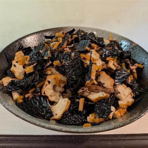 肉厚な磯の香りと独自の食感がクセになる、元漁師こだわりの逸品「隠岐あらめ炒め煮」