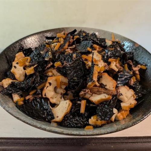 肉厚な磯の香りと独自の食感がクセになる、元漁師こだわりの逸品「隠岐あらめ炒め煮」