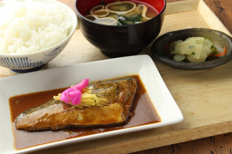Mackerel simmered in miso set meal