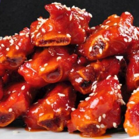 スペアリブの自家製味炒め/スペアリブの甘酢/四川風土鍋もつ煮込み