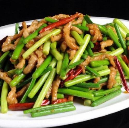 ニンニクの芽と豚肉炒め/干し豆腐辛口炒め/黒豚肉の麻婆茄子