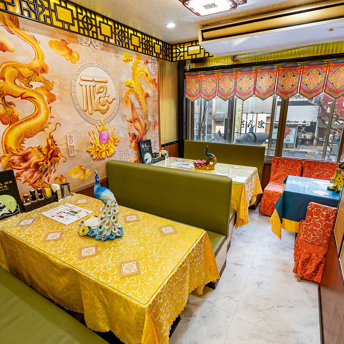 異国情緒あふれる店内はデートにもピッタリ♪