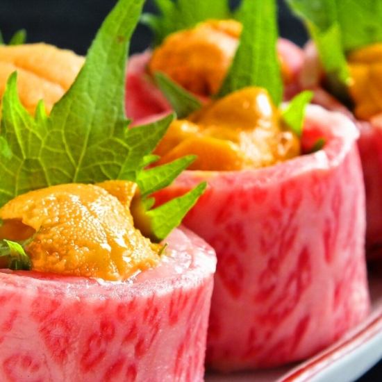 ぶた家名物【A4和牛と国産うに巻き】旨さ広がる至極の逸品を！