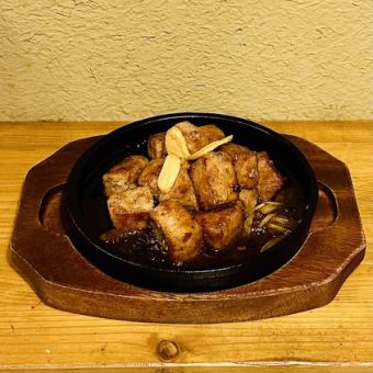 鉄板サイコロステーキ