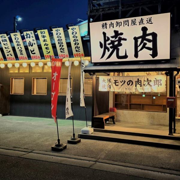 広めのテーブル席や仕切り付きの宴会スペースは、大人数や会社宴会に対応しやすい設計です。和モダンな内装は上質感を演出し、落ち着いた色合いと木の温もりが感じられる空間になっています。華やかさと清潔感のバランスが絶妙で、どんな宴会にも馴染みます★人数に合わせて柔軟なレイアウト変更ができ、幹事様も安心です!