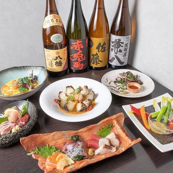4,800 日元（含稅）起，可以品嚐到阿吉託的招牌創意料理的套餐，4 人以上的團體無限量暢飲。