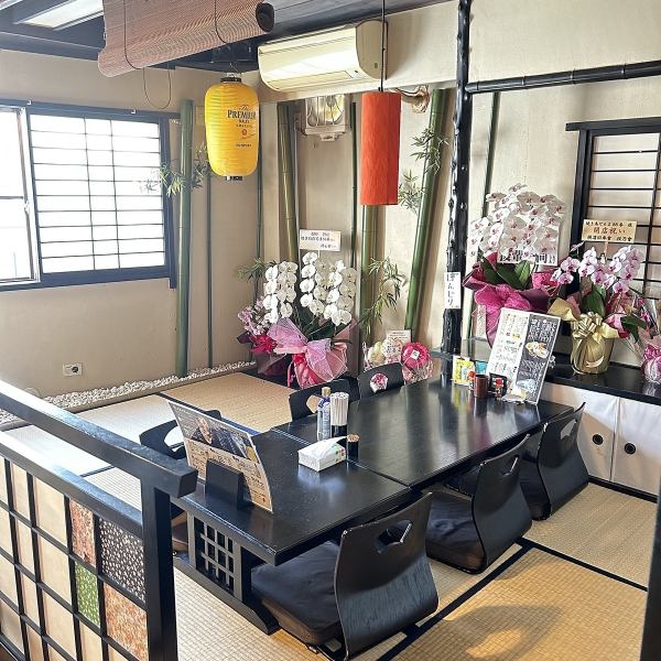 居心地が良いため、ついつい長居したくなる・・・そんな空間づくりを意識しております。6名テーブルを座敷に4卓ご用意しておりますので大人数でのご来店可能です。仲間内や仕事仲間と楽しんでいただけるようにしております。お気軽にお越しください♪