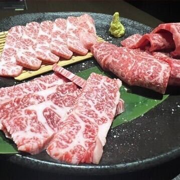 【개인실 한정】야키니쿠 코스 ◆ 먹어 비교 탄이나 프리미엄 레버 등 풍부한 종류의 고기를 즐길 수 있습니다!