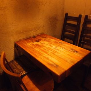 2名~4名様でご利用できる半個室。