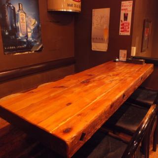 【2階フロア】6名様用のテーブル席。