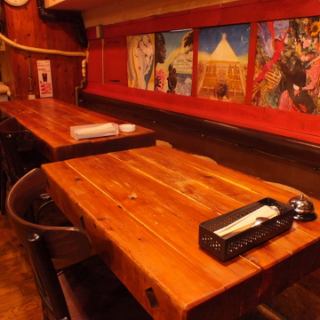 【2階フロア】4名~8名様用のテーブル席。