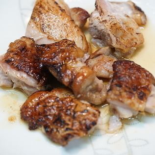 Newly introduced Hakata-style Yakitori (grilled chicken) 380 yen Perfect with beer or highball.