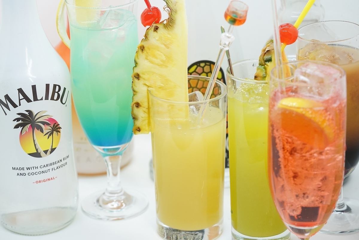 300BONE是一家肉类和酒水餐厅,事实上,饮料只要300日元……快来看看我们的特惠优惠券吧!最重要的是,这里是历史悠久的鸡尾酒圣地,所以你可以享用各种各样的鸡尾酒。