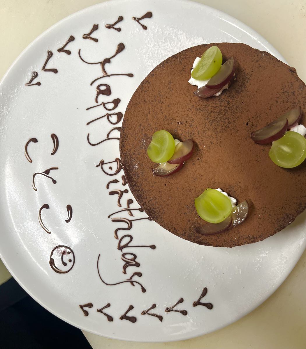 生日送鲜花固然不错,但蛋糕才是生日最好的礼物。300BONE 提供自制蛋糕,需提前预订。此外还有特别优惠券。