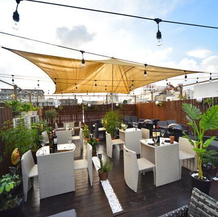 [1 minute walk from Shin-Okubo Station] Free BBQ & unlimited play of darts and billiards at rooftop glamping