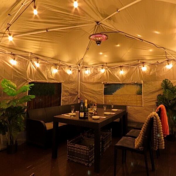 開放的な屋上テラス席で快適にビアガーデン・バーベキューをお楽しみください！直射日光を遮るための対策も行なっており、ミストの設置もしております。真夏日でも楽しくお酒も楽しめるよう最大限工夫しております！