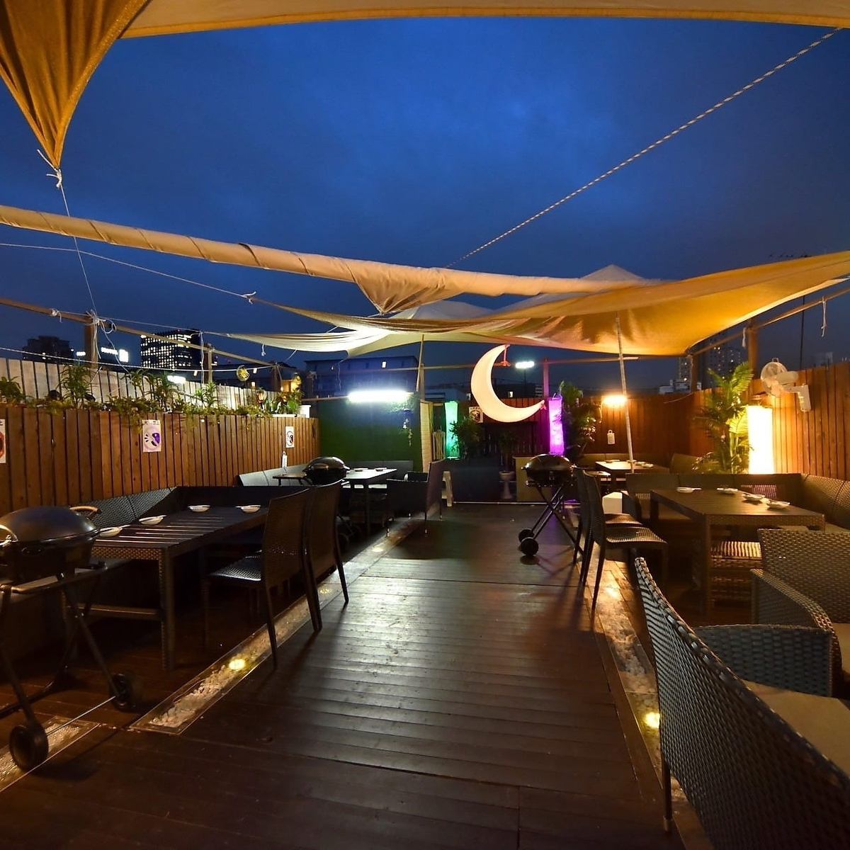 開放感溢れるBBQビアガーデン！空や夜景を眺めながら楽しめる♪