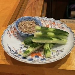 きゅうりの肉味噌添え