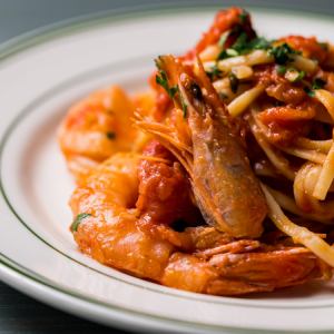 Shrimp and scallops in tomato sauce linguine