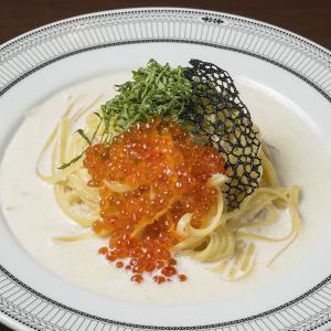 Salmon roe and cod roe cream pasta