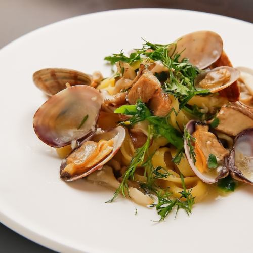 [Fresh Pasta] Vongole Biango with Fresh Clams and Black Abalone Mushrooms