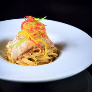 赤海老のカルパッチョパスタ　甲殻類のソース