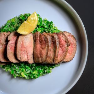 牛タンのブラックカカオ煮込み