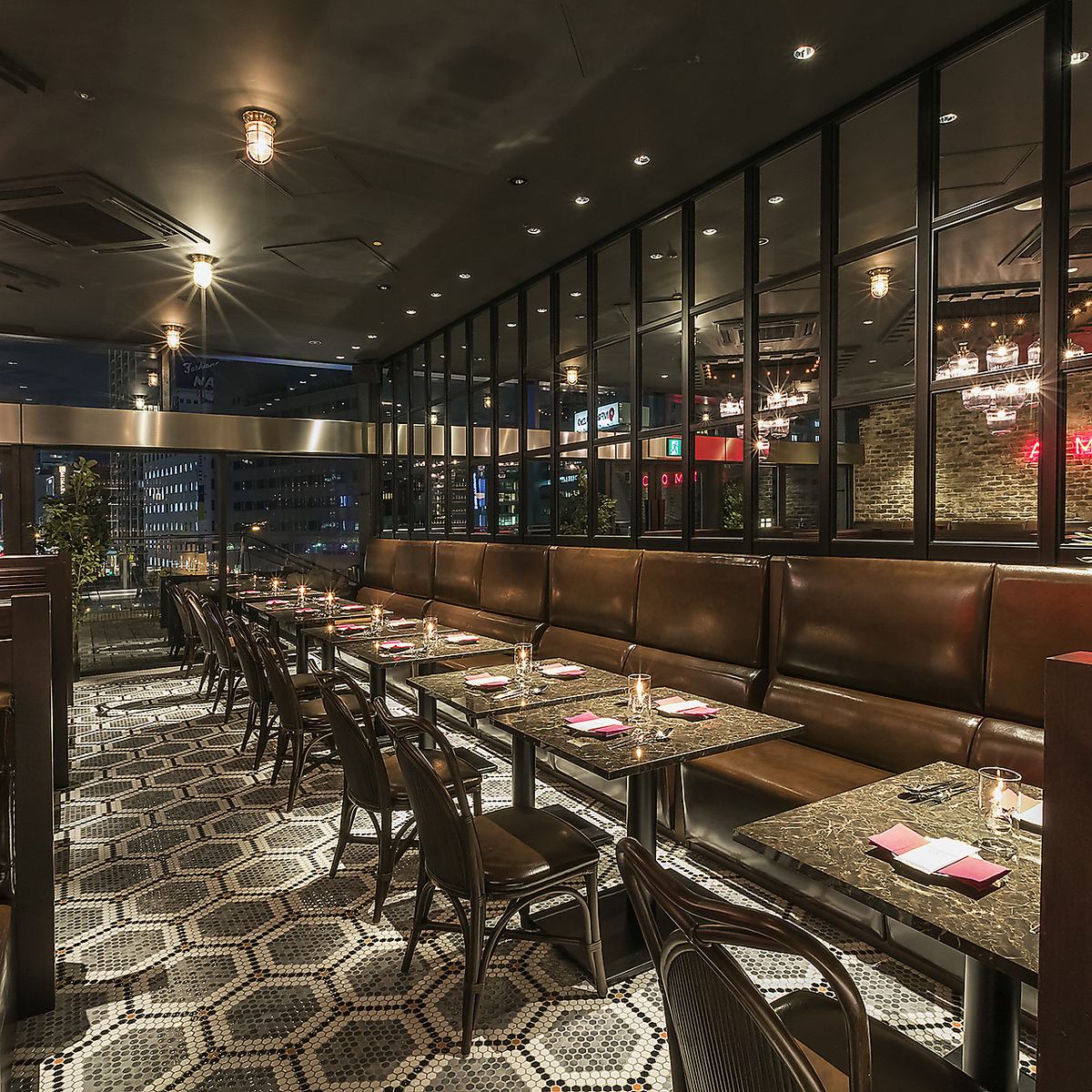 可私人租赁,容纳50-130人!时尚空间,配备投影仪!